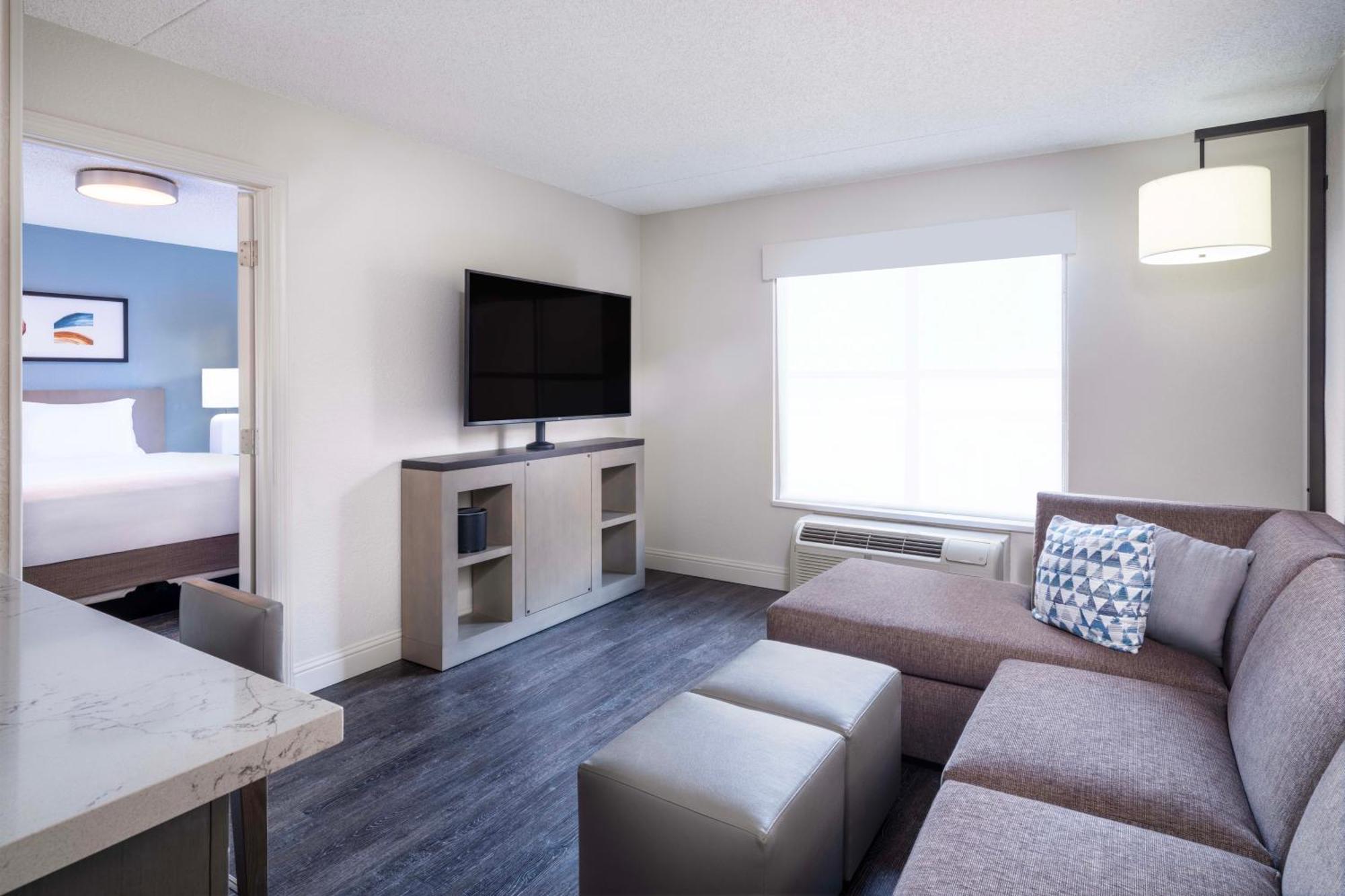 Hyatt House Airport 3*