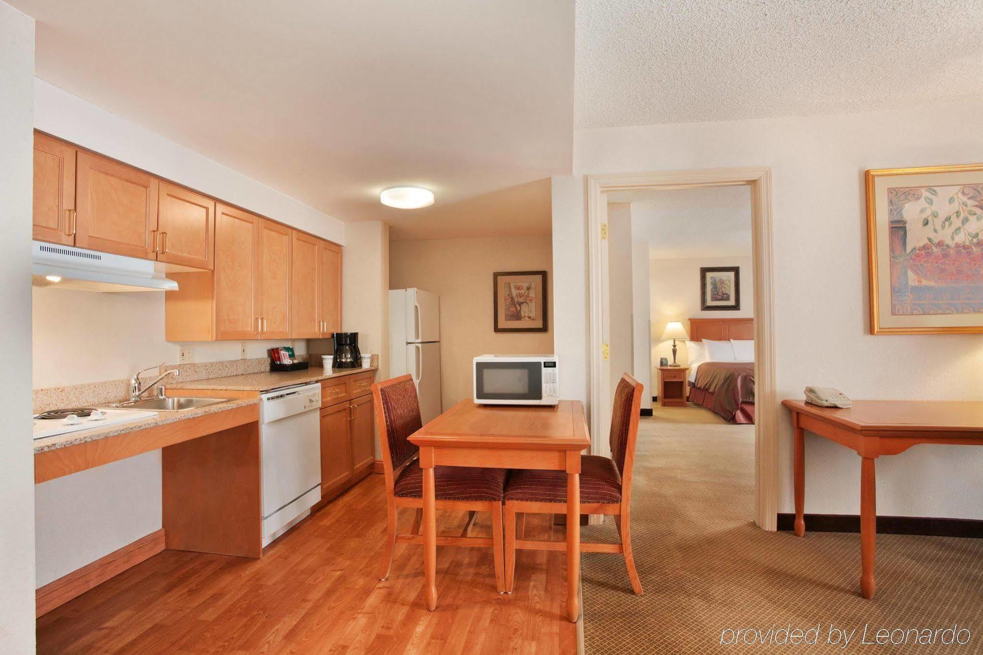Hyatt House Airport Hotel 3*